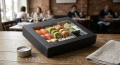 Czarne pudełko na sushi z okienkiem roz. 26x19x5.png
